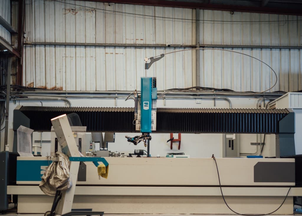 Flow waterjet machine