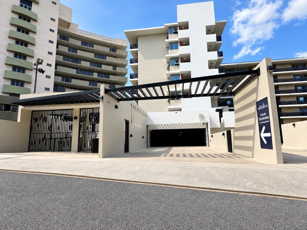 Casa Metropolitana II entrance with waterjet-cut gates and shade pergola