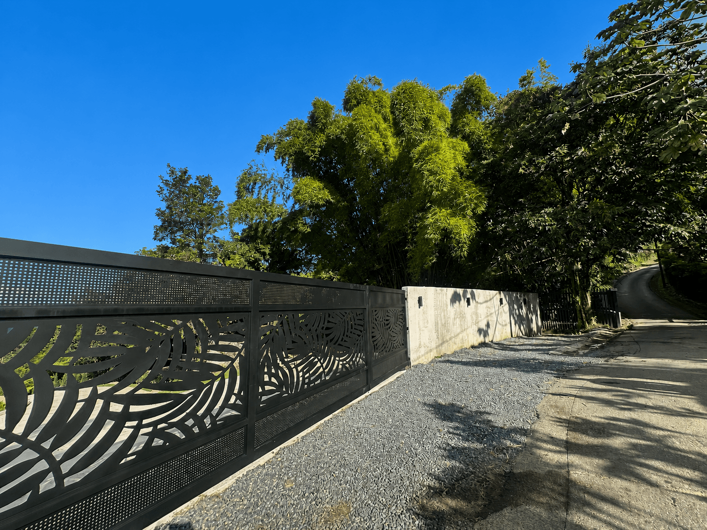 Decorative palm leaf railing